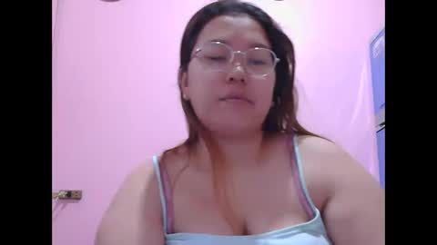Snapshot of boobsiemarie chatting on April 2026 08:53:01 AM MommyMarie-Singlemom of 2. online show from April 2026 08:53:01 AM