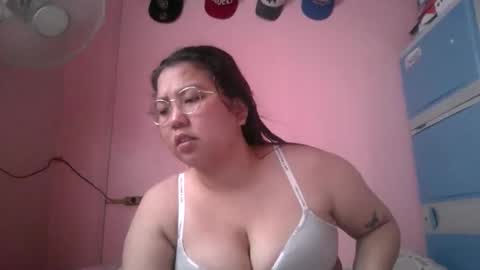 Snapshot of boobsiemarie chatting on May 2026 05:36:01 AM MommyMarie-Singlemom of 2. online show from May 2026 05:36:01 AM