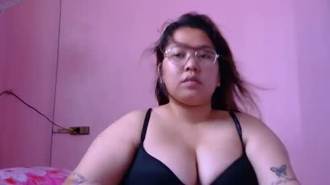 Snapshot of boobsiemarie chatting on May 2026 03:57:01 AM MommyMarie-Singlemom of 2. online show from May 2026 03:57:01 AM