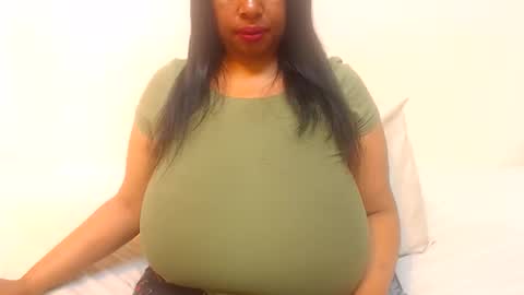 Snapshot of boobyqueen24 chatting on May 2026 04:20:02 AM boobyqueen online show from May 2026 04:20:02 AM