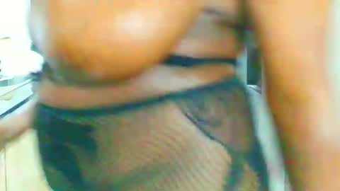 Snapshot of bootylicious_1_ chatting on January 2025 06:59:02 PM vee online show from January 2025 06:59:02 PM