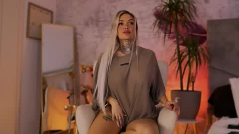 BriannaXmoon online show from February 2026 06:37:02 PM