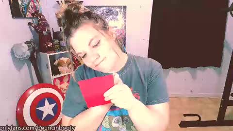 Snapshot of bouncinbooty chatting on March 2025 05:14:02 AM Pumpkin Butt online show from March 2025 05:14:02 AM