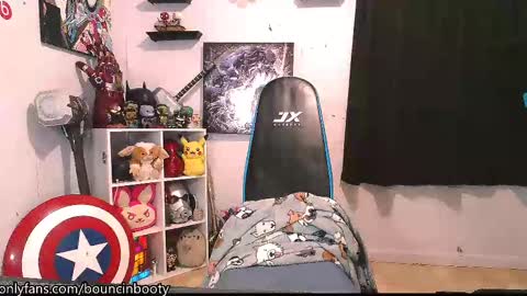 Snapshot of bouncinbooty chatting on March 2025 06:53:02 AM Pumpkin Butt online show from March 2025 06:53:02 AM