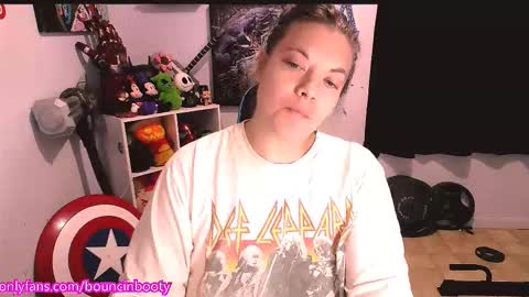 Snapshot of bouncinbooty chatting on October 2025 03:18:02 AM Pumpkin Butt online show from October 2025 03:18:02 AM