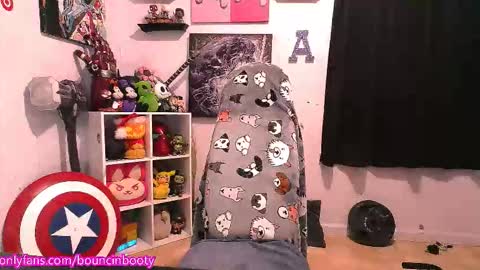 Snapshot of bouncinbooty chatting on November 2025 05:25:01 PM Pumpkin Butt online show from November 2025 05:25:01 PM