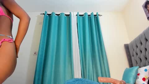 bouncy_booty677 online show from October 2025 07:56:01 PM