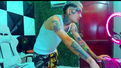 Snapshot of boy_tatto77 chatting on March 2026 01:05:02 PM boy_tatto77 online show from March 2026 01:05:02 PM