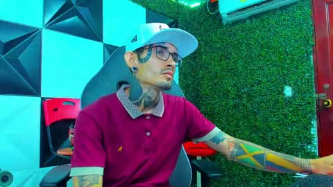 Snapshot of boy_tatto77 chatting on April 2026 12:31:01 AM boy_tatto77 online show from April 2026 12:31:01 AM