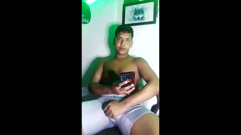 Snapshot of boysex1124 chatting on March 2026 04:27:01 AM andrew online show from March 2026 04:27:01 AM