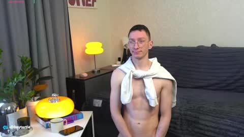 Snapshot of boyturtle chatting on May 2026 04:52:01 AM BoyTurtle online show from May 2026 04:52:01 AM