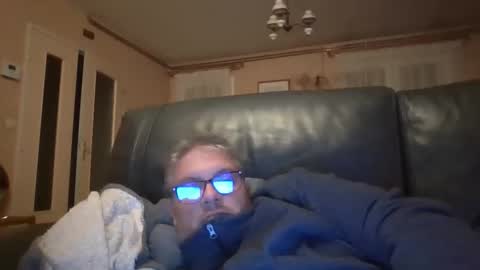 Snapshot of bozo81 chatting on October 2025 07:43:01 PM bozo81 online show from October 2025 07:43:01 PM