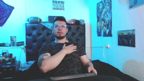Snapshot of brad_hot_boy chatting on February 2026 03:33:01 PM brad hot boy online show from February 2026 03:33:01 PM