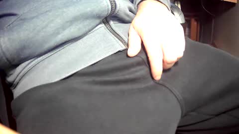 Snapshot of bram27370 chatting on January 2025 07:45:01 AM bram27370 online show from January 2025 07:45:01 AM