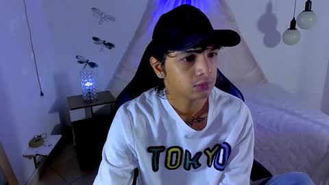 Snapshot of brand_hades chatting on November 2025 01:33:02 PM B R A N D online show from November 2025 01:33:02 PM