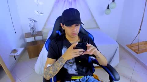 Snapshot of brand_hades chatting on December 2025 01:15:02 AM B R A N D online show from December 2025 01:15:02 AM