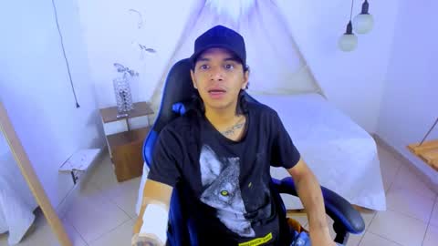 Snapshot of brand_hades chatting on December 2025 10:51:01 PM B R A N D online show from December 2025 10:51:01 PM