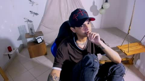 Snapshot of brand_hades chatting on May 2026 01:56:01 AM B R A N D online show from May 2026 01:56:01 AM