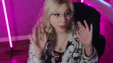 Snapshot of brandy__stars chatting on January 2025 06:26:01 AM Belle online show from January 2025 06:26:01 AM