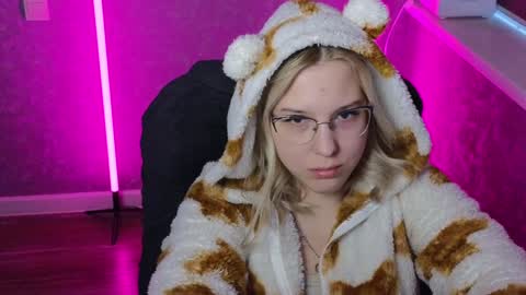 Snapshot of brandy__stars chatting on January 2025 06:19:02 AM Belle online show from January 2025 06:19:02 AM