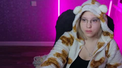 Snapshot of brandy__stars chatting on January 2025 01:00:02 AM Belle online show from January 2025 01:00:02 AM