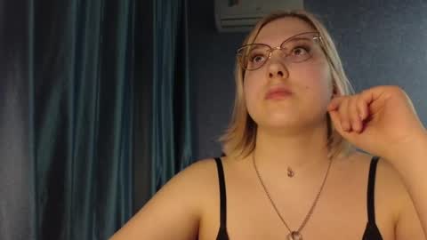 Snapshot of brandy__stars chatting on March 2026 02:06:02 PM Belle online show from March 2026 02:06:02 PM