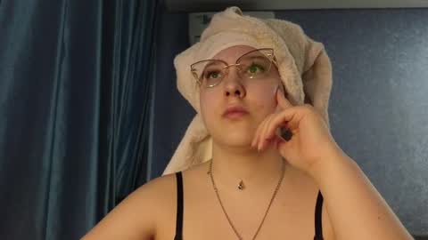 Snapshot of brandy__stars chatting on April 2026 12:24:01 PM Belle online show from April 2026 12:24:01 PM