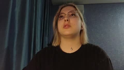 Snapshot of brandy__stars chatting on April 2026 01:01:01 PM Belle online show from April 2026 01:01:01 PM