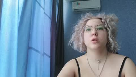 Snapshot of brandy__stars chatting on April 2026 04:50:02 AM Belle online show from April 2026 04:50:02 AM