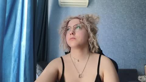 Snapshot of brandy__stars chatting on April 2026 07:45:01 AM Belle online show from April 2026 07:45:01 AM