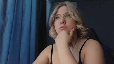 Snapshot of brandy__stars chatting on April 2026 03:34:02 AM Belle online show from April 2026 03:34:02 AM