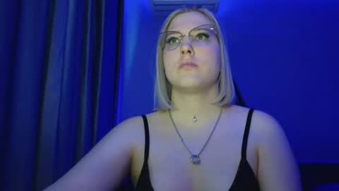 Snapshot of brandy__stars chatting on April 2026 12:29:02 PM Belle online show from April 2026 12:29:02 PM