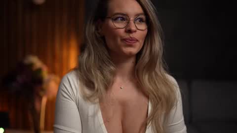 Snapshot of brandywhite chatting on March 2025 04:25:02 AM Alex online show from March 2025 04:25:02 AM