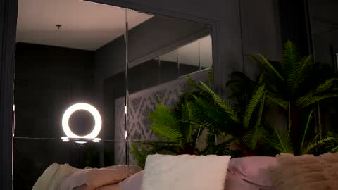 Snapshot of brattyscarlet chatting on April 2026 05:27:01 AM Scarlet online show from April 2026 05:27:01 AM