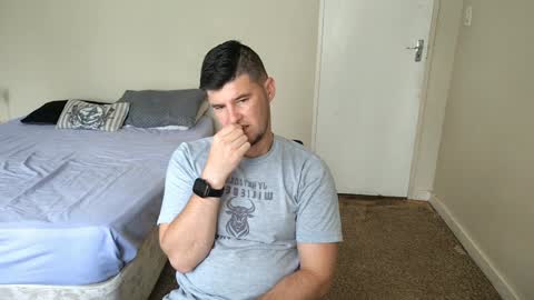 Snapshot of brendansexyboy098754 chatting on January 2025 10:06:01 AM ask me lol online show from January 2025 10:06:01 AM