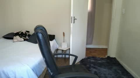 Snapshot of brendansexyboy098754 chatting on September 2025 09:10:02 AM ask me lol online show from September 2025 09:10:02 AM