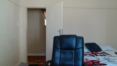 Snapshot of brendansexyboy098754 chatting on November 2025 08:17:02 AM ask me lol online show from November 2025 08:17:02 AM