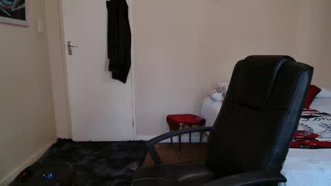 Snapshot of brendansexyboy098754 chatting on April 2026 06:36:01 AM ask me lol online show from April 2026 06:36:01 AM