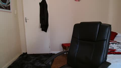 Snapshot of brendansexyboy098754 chatting on April 2026 06:30:01 AM ask me lol online show from April 2026 06:30:01 AM