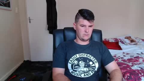 Snapshot of brendansexyboy098754 chatting on April 2026 09:43:01 AM ask me lol online show from April 2026 09:43:01 AM