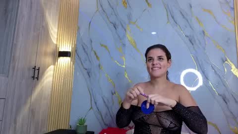 Manuela online show from April 2026 01:33:01 AM