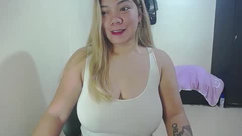 Snapshot of briana_lovexx chatting on May 2026 04:34:01 PM Briana online show from May 2026 04:34:01 PM