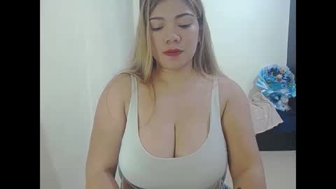 Snapshot of briana_lovexx chatting on May 2026 01:53:01 PM Briana online show from May 2026 01:53:01 PM
