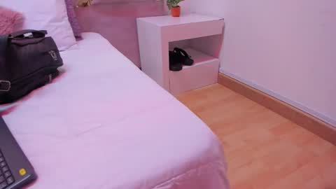 Brianna  online show from November 2025 12:14:02 PM