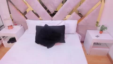 Brianna  online show from November 2025 12:13:01 PM