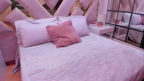 Brianna  online show from November 2025 12:05:02 PM