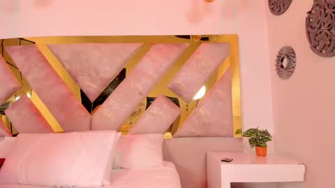 Brianna  online show from November 2025 12:26:01 PM