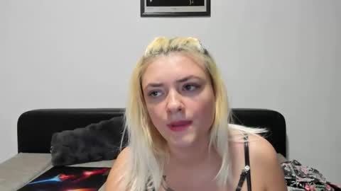 BriaShine online show from November 2025 02:27:02 PM