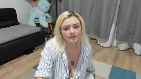 BriaShine online show from December 2025 05:50:01 PM