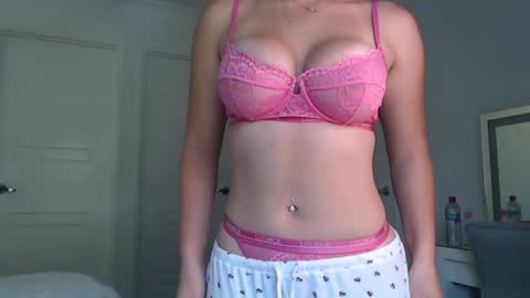 Snapshot of bridgetjean chatting on April 2026 12:43:02 AM Bridget Jean online show from April 2026 12:43:02 AM